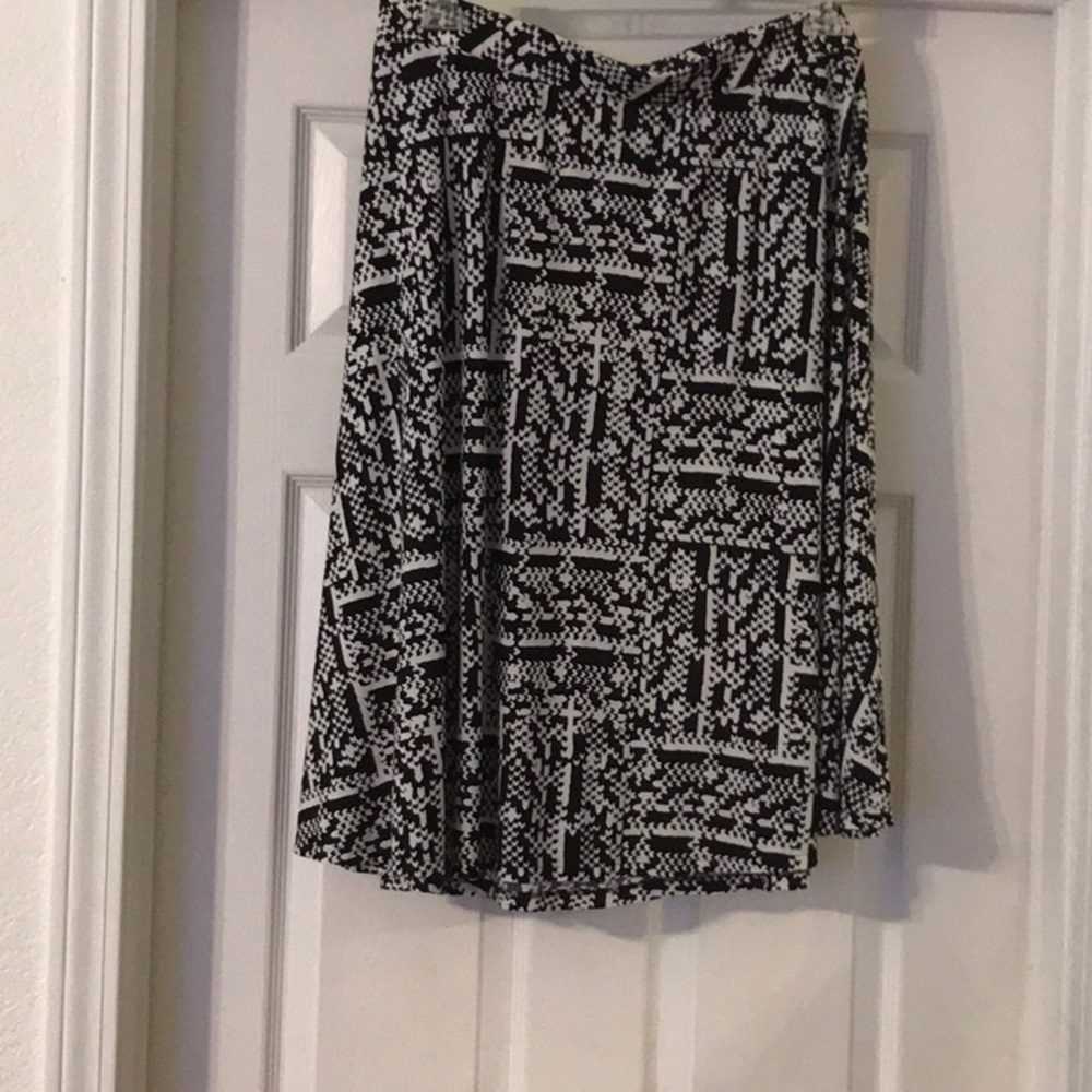 Dress Barn Black and White Geometric Midi Skirt